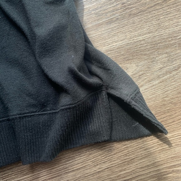 ❤️ 2 for 15 ❤️ NWT Urban planet black sweater - Picture 2 of 3